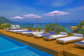  Ionian Eye Design Studios & Spa  Мессонги